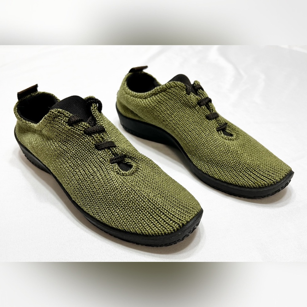 ARCOPEDICO - NWOT - LS SNEAKERS - Olive - 41